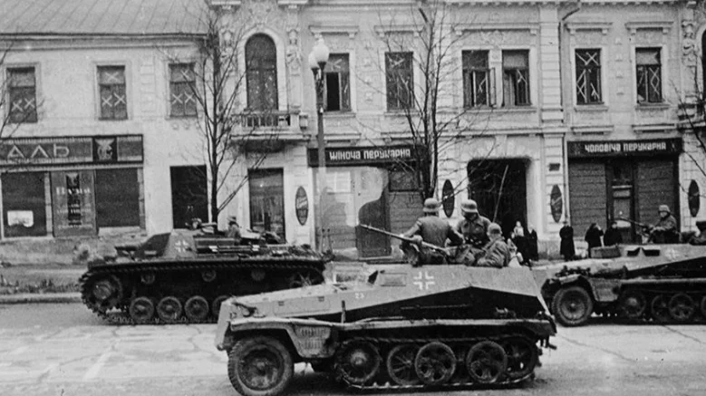 «Резким движением мое лицо было развернуто к виселице. Смотри! Запомина!»