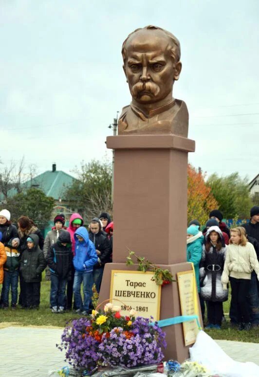A bust of Taras Shevchenko in Svatove. Photo: svatovo.ws