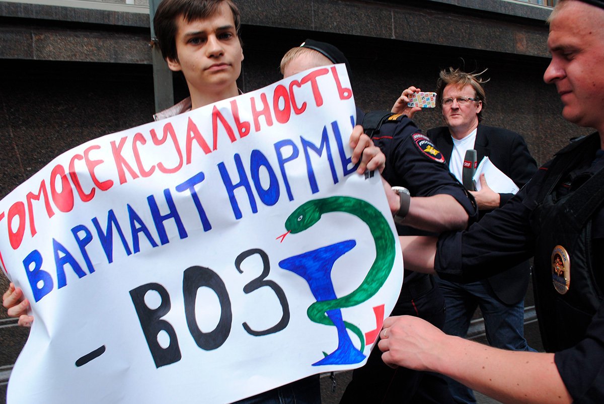 Протестующий на гей-параде в Москве, 25 мая 2013 г. Фото: Simon Speakman Cordall / Shutterstock / Vida Pres