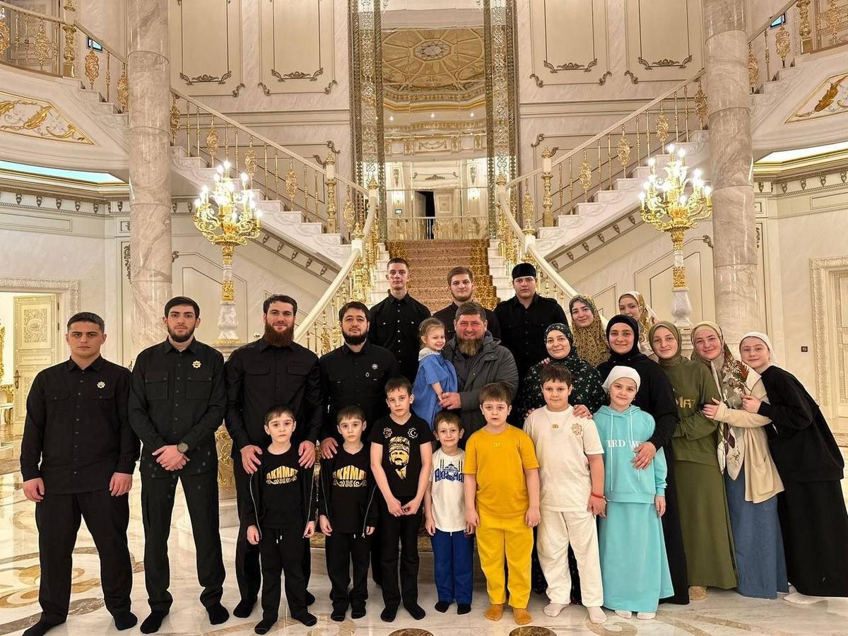 A Kadyrov family picture. Photo: Kadyrov_95 / Telegram