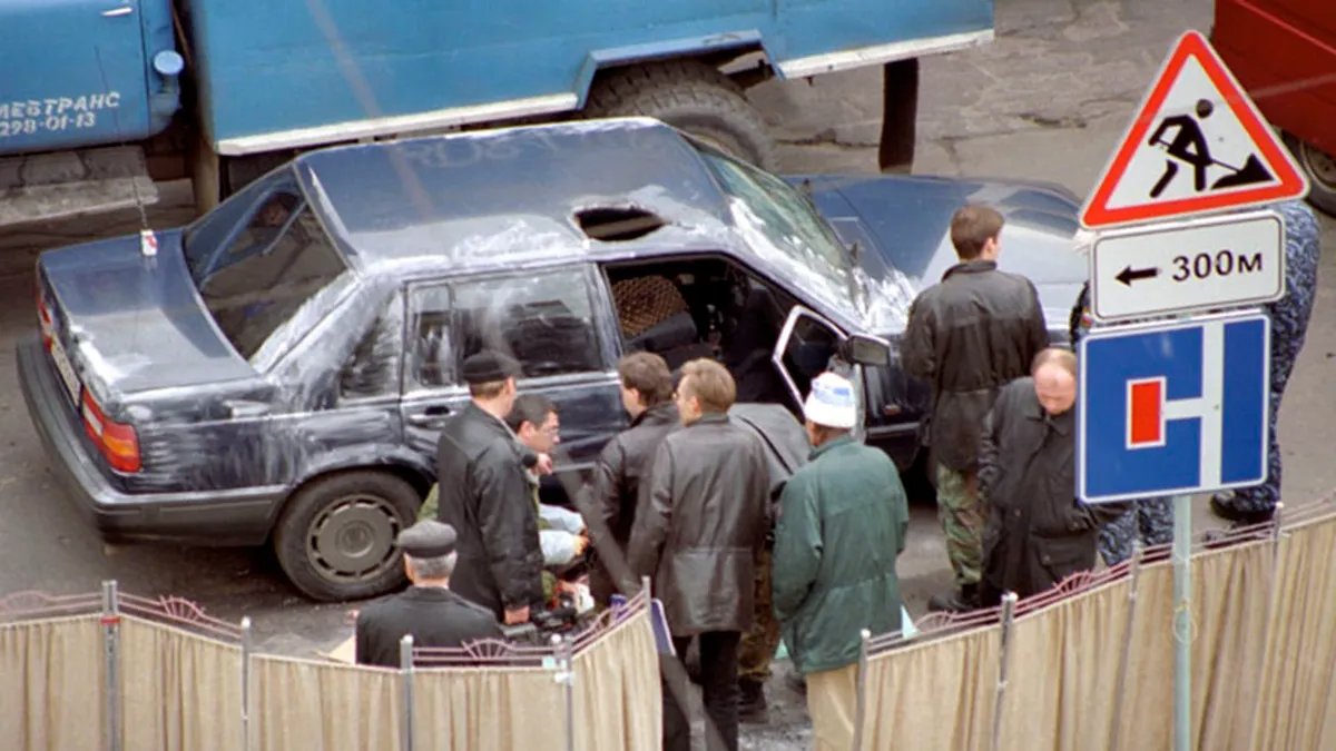 20 октября, 1999 года. На месте убийства депутата петербургского ЗакСа Виктора Новоселова. Фото из архива