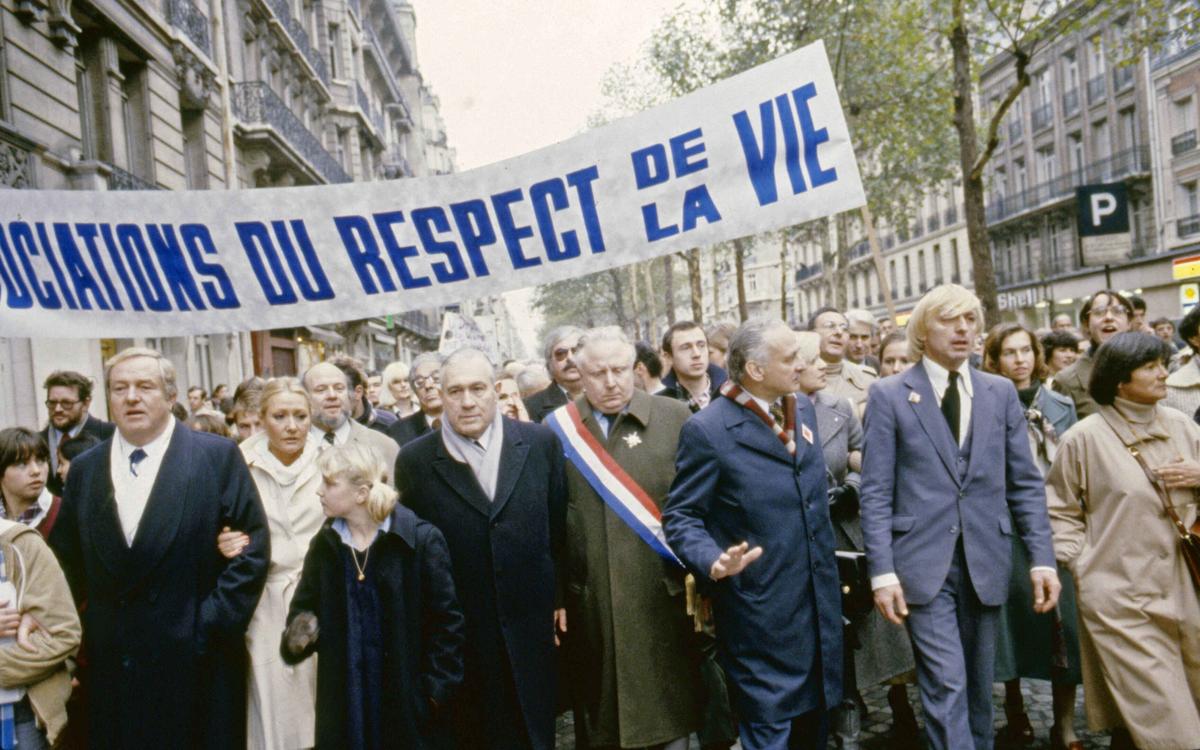 Жан-Мари ле Пен во время демонстрации. Париж, 1982 год. Фото: Wojtek Laski / Getty Images