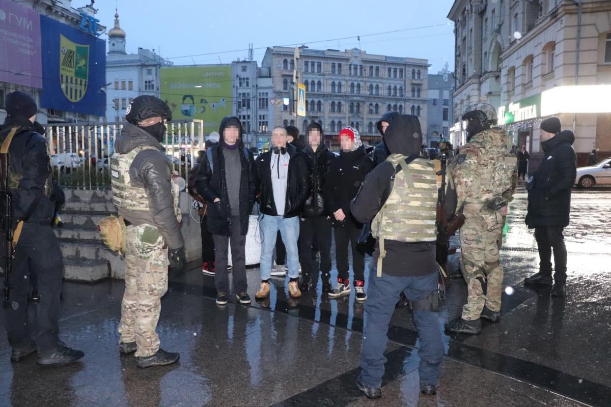Задержание подростков в Харькове. Фото: полиция Харькова
