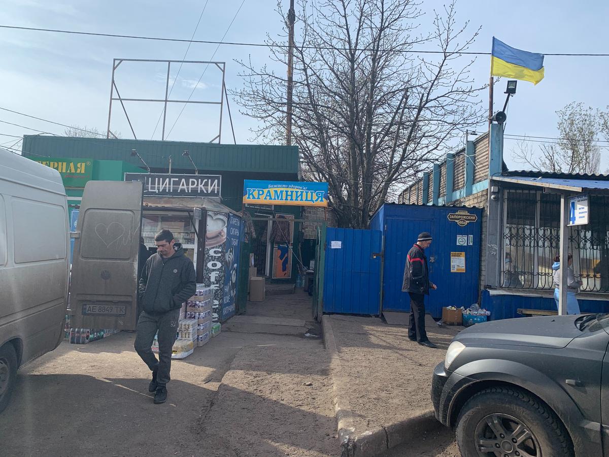 Кураховский рынок не раз подвергался обстрелам с жертвами. Фото: Ольга Мусафирова