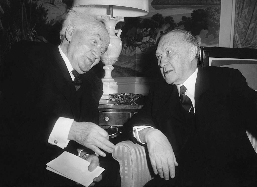 Давид Бен-Гурион и первый канцлер ФРГ Конрад Аденауэр на встрече в Нью-Йорке, 1960 год. Фото: Universal History Archive / Getty Images