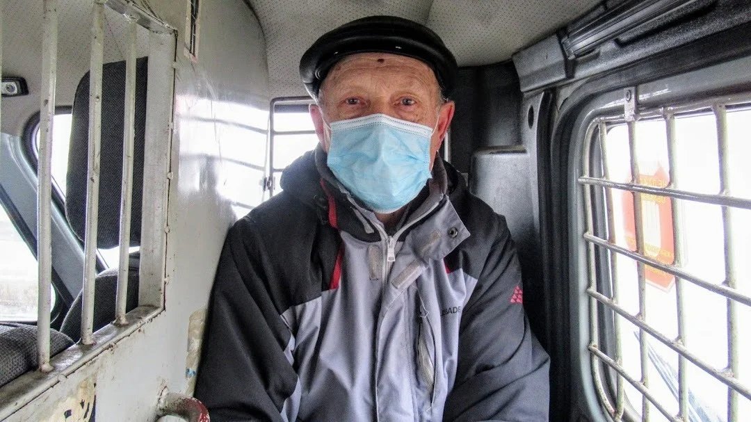Gennady Lomakov in a paddy wagon. Photo from personal archive
