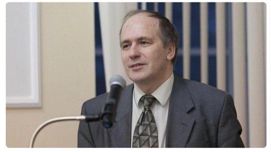 Из архангельского вуза уволили преподавателя, который проработал там 33 года. Причиной, вероятно, стали оппозиционные взгляды его сына и невестки