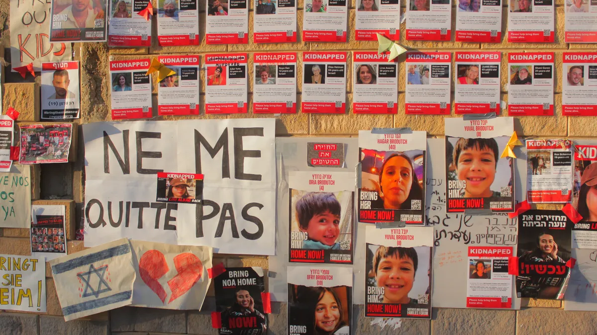 ХАМАС освободил первых израильских заложников. Их передали «Красному кресту»