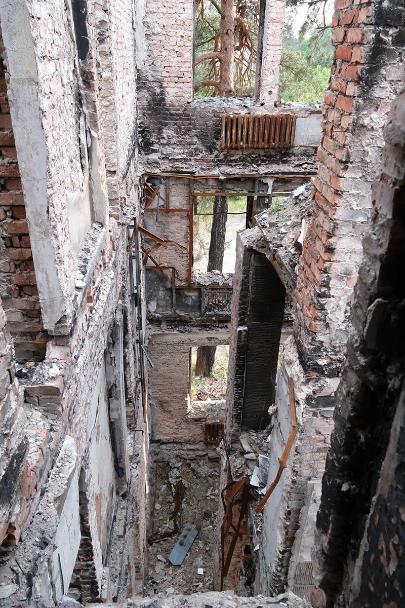 Лиман. Руины здания, в которое попала ракета. Фото: Йенс Альструп