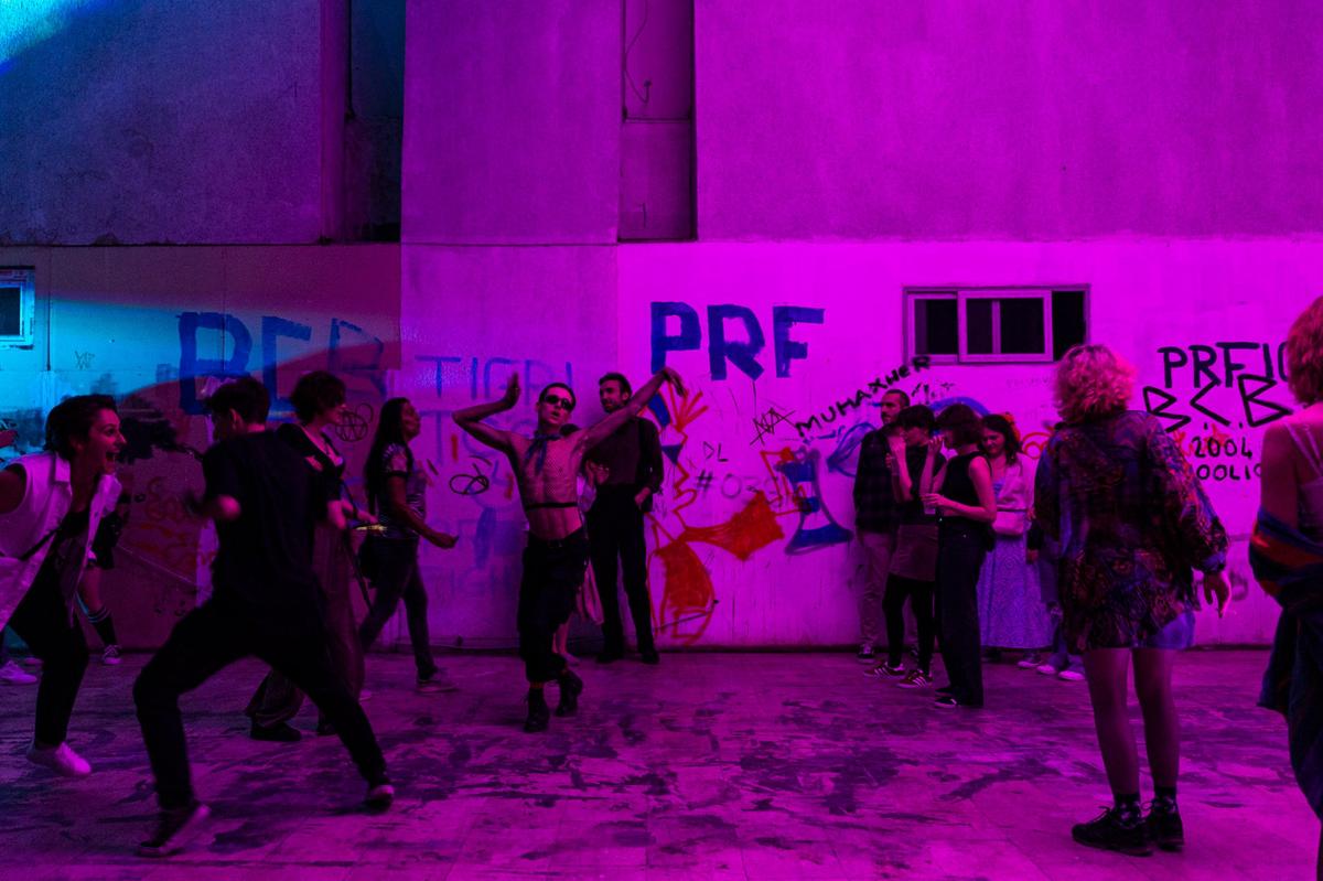 Рейв в рамках биеннале Manifesta в Приштине. Фото: Влад Докшин / Специально для «Новой газеты.Европа»
