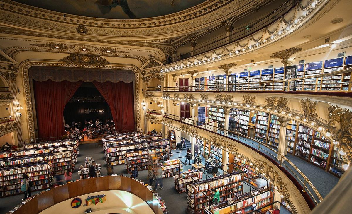 Книжный магазин El Ateneo Grand Splendid в здании, где раньше был театр. Фото: Jeison Higuita / Unsplash
