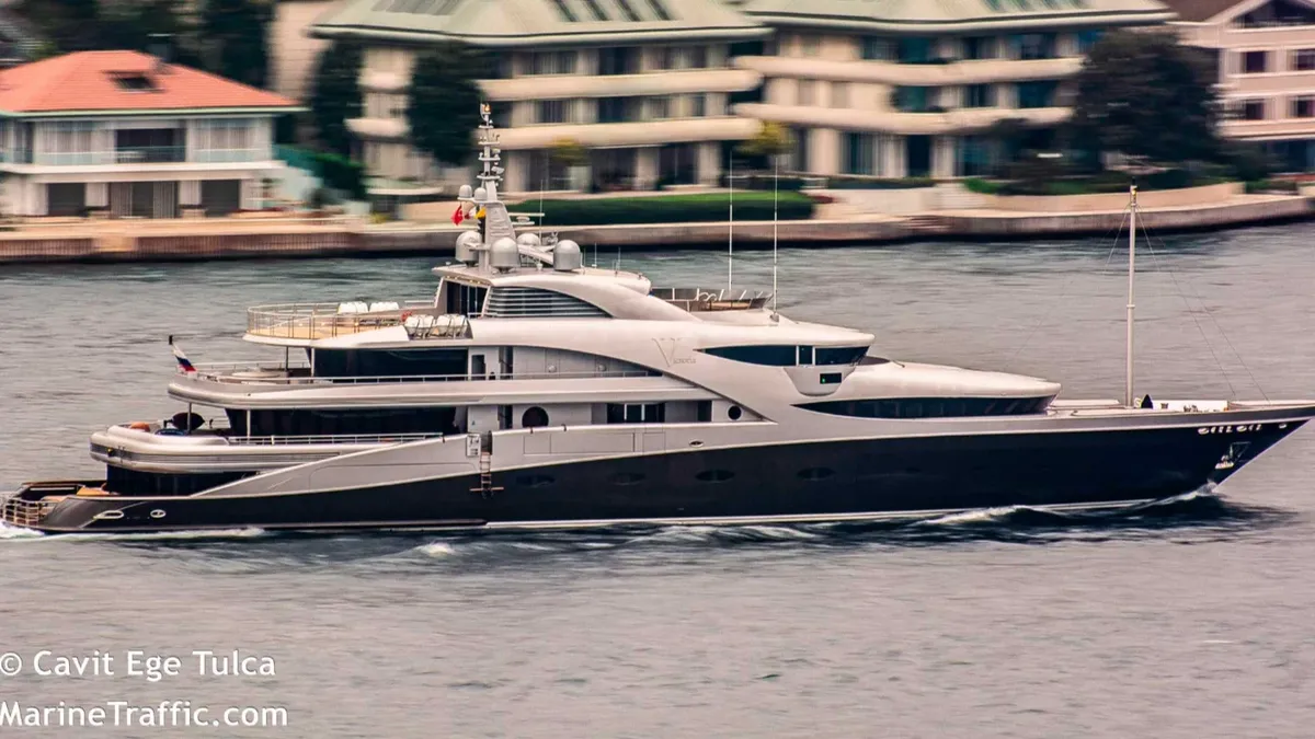 «Досье»: в Турции обнаружена 71-метровая яхта, которая может быть связана с Путиным