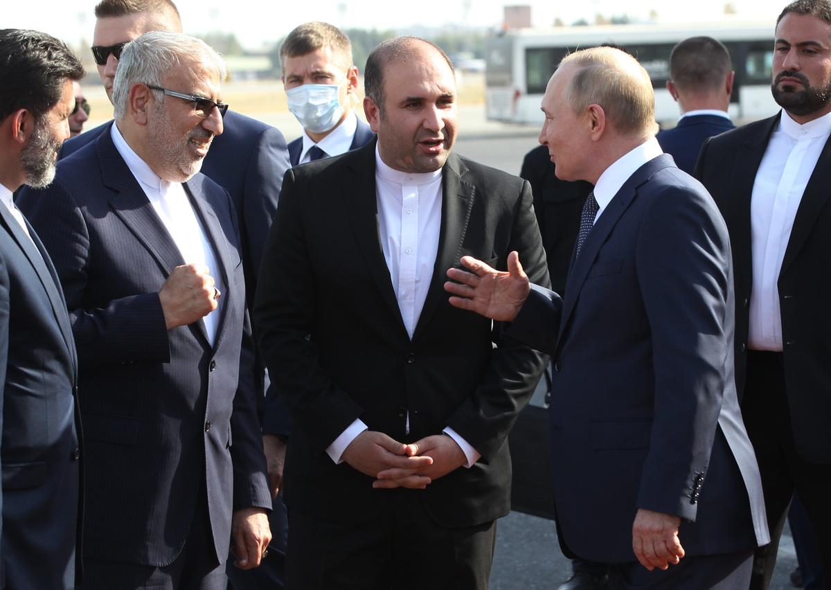 Владимир Путин и делегация Министерства нефтяной промышленности Ирана. Июль, 2022 г. Фото: Getty Images