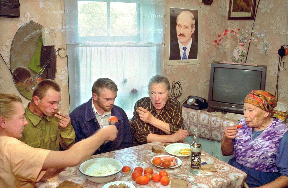 A family celebrates Lukashenko's election victory as the political opposition claims “massive fraud”, 10 September 2001. Photo: EPA / VICTOR DRACHEV