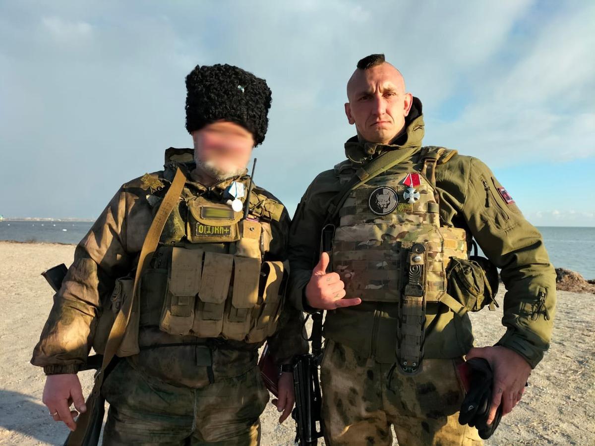 Фото: справа — Турканов с орденом «Мужества» на груди