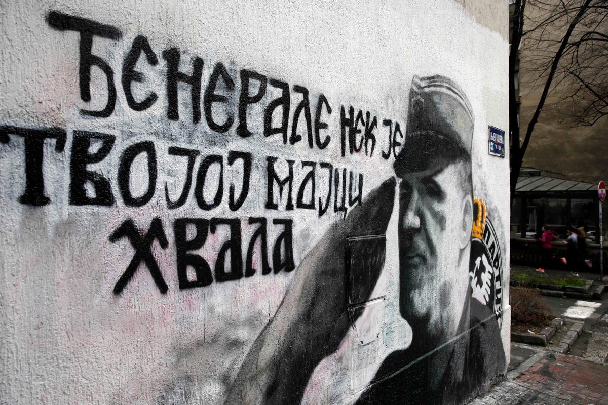 Граффити с изображением генерала Ратко Младича в Белграде. Фото: EPA-EFE / ANDREJ CUKIC