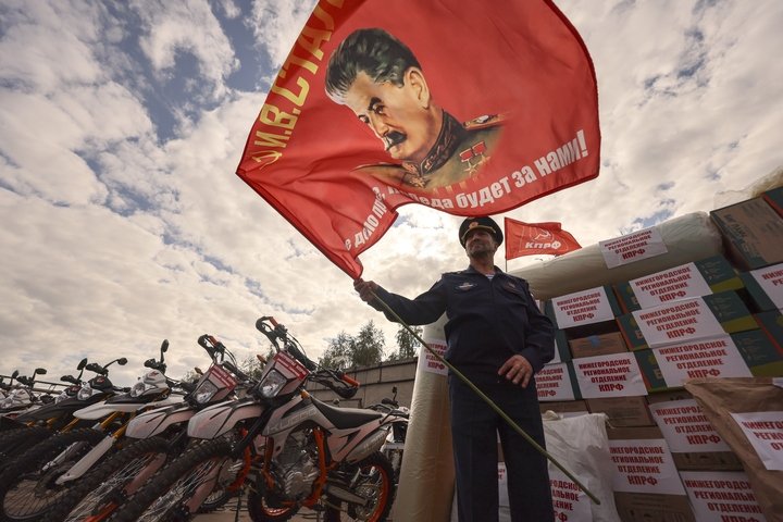 A Russian serviceman waves a flag featuring Soviet leader Joseph Stalin at the Lenin State Farm outside Moscow, Russia, 8 September 2025. Photo: EPA/SERGEI ILNITSKY