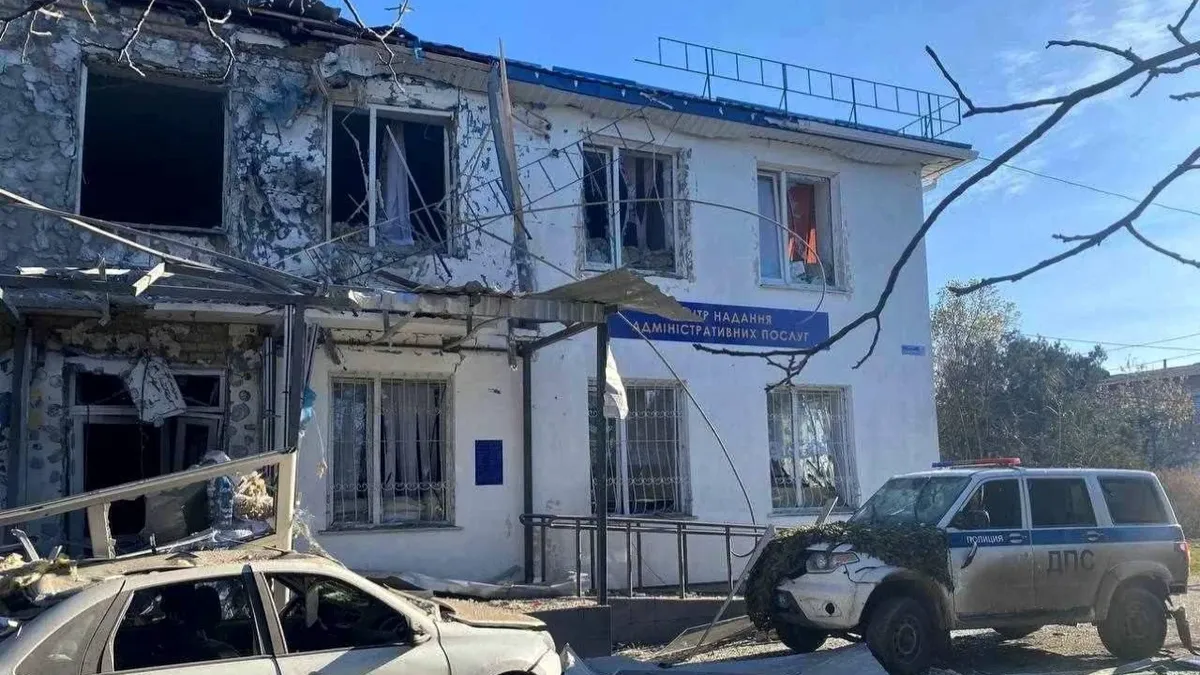 ТАСС: в оккупированной части Херсонской области под обстрел попало здание ОМВД. Погибли 4 полицейских, еще 18 получили ранения