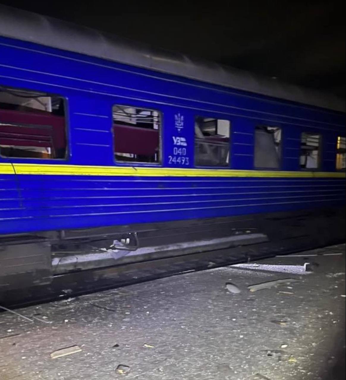 Эвакуационный поезд, разрушенный ВС РФ при атаке вокзала в Херсоне. Фото: соцсети