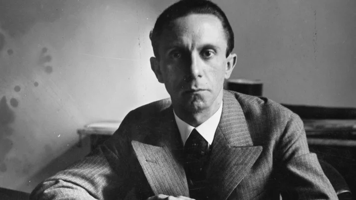 Легально ли найти и почитать в интернете дневники Йозефа Геббельса? С исторической точки зрения, интересно же!