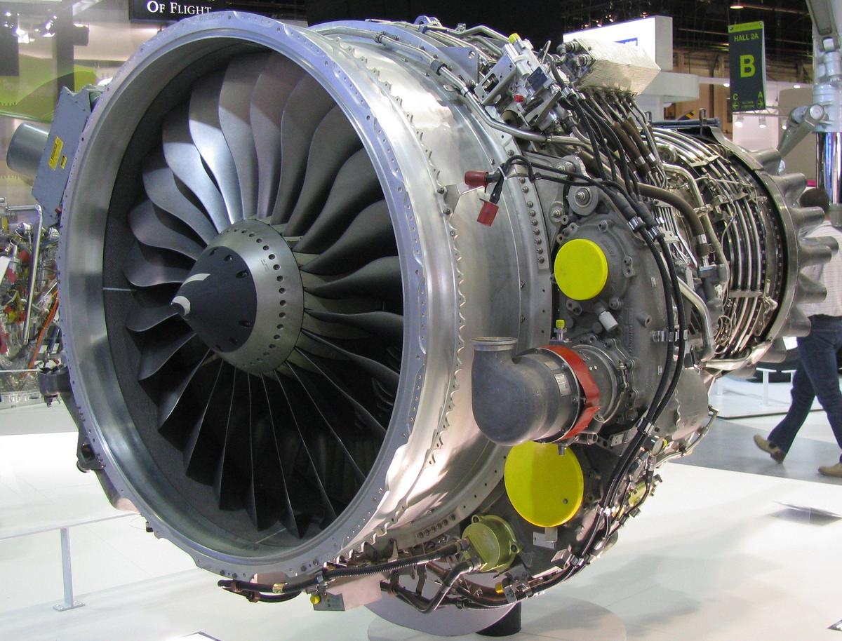 Двигатель SaM146 на Парижском Авиашоу 2011. Фото:  Wikimedia Commons , Pavel Kolotilov, CC BY-SA 3.0