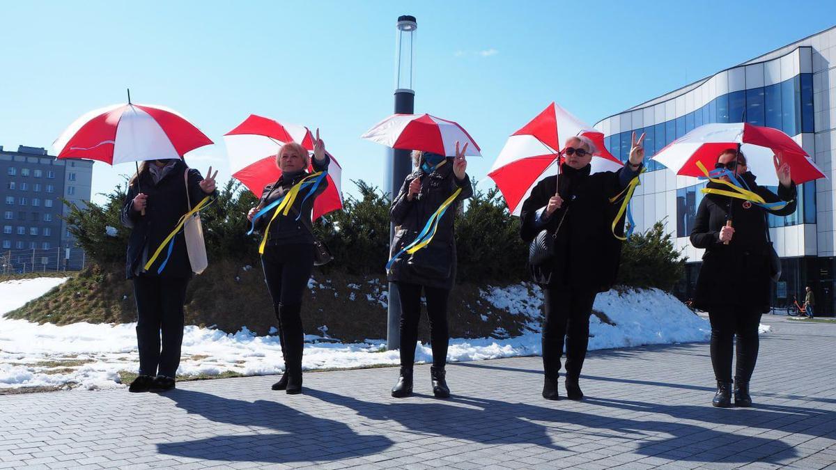 Белорусские активистки во время акции «Женщины в черном» в Белостоке. Фото: соцсети
