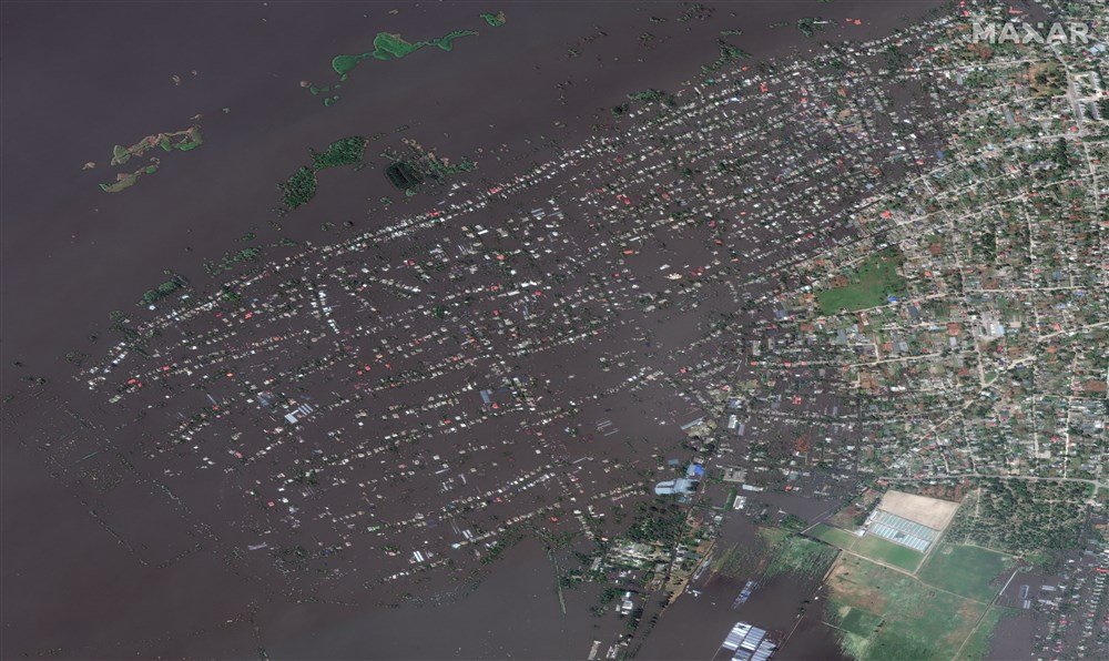 Спутниковый снимок, предоставленный Maxar Technologies, показывает затопленный город Крынки после обрушения Ново-Каховской ГЭС. Фото: EPA-EFE/MAXAR TECHNOLOGIES HANDOUT