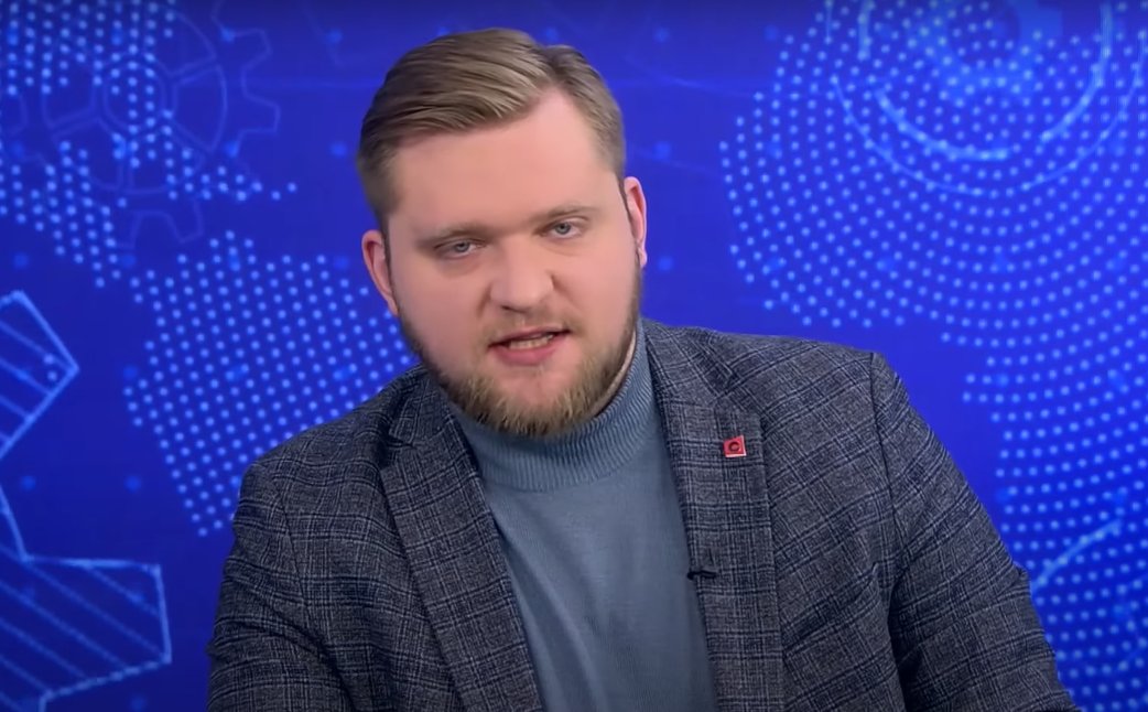 Белорусский телеведущий Григорий Азарёнок. Скриншот YouTube