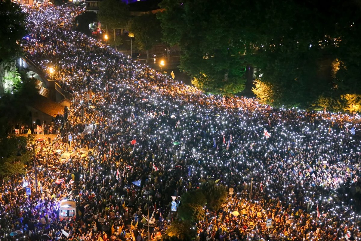 Protesters hold up their phones with the torches on during a protest against the bill in Tbilisi, Georgia, 11 May 2024. Photo: Zurab Tsertsvadze / AP Photo / Scanpix