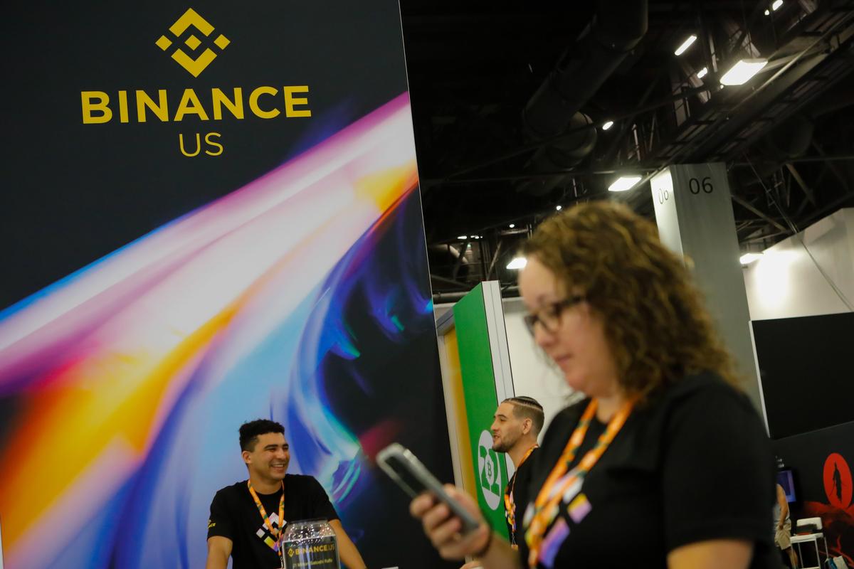 Стенд Binance во время конференции Bitcoin 2022 в Майами, Флорида. Фото: Getty Images