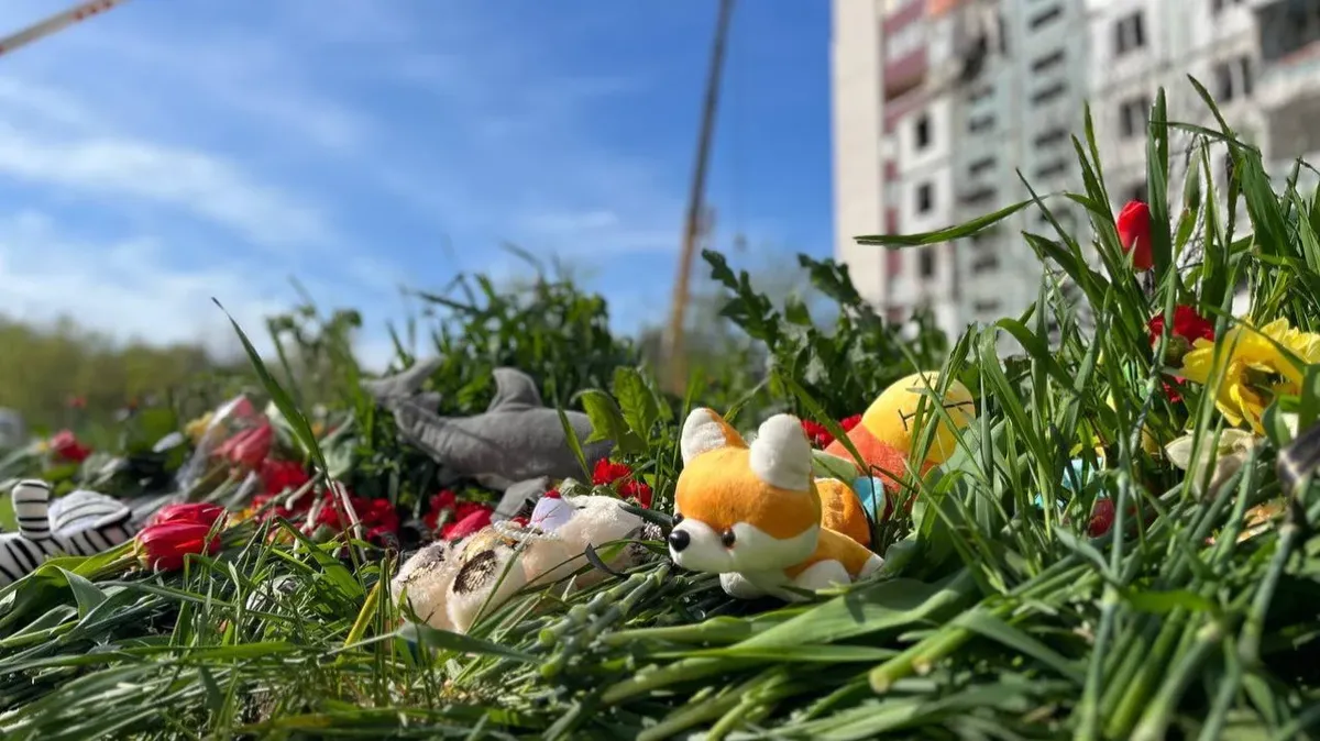 В Умани завершили спасательную операцию. В результате попадания российской ракеты в жилой дом погибли 23 человека