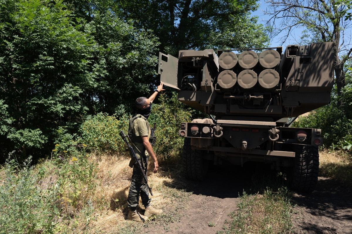 Американская реактивная система залпового огня HIMARS на вооружении армии Украины. Фото: Anastasia Vlasova for The Washington Post / Getty Images