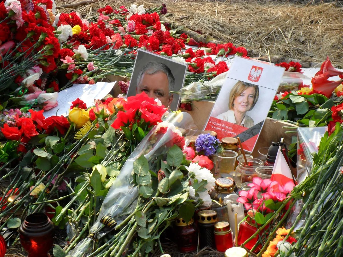 An impromptu memorial in Smolensk near the crash site. Photo:  Wikimedia Commons