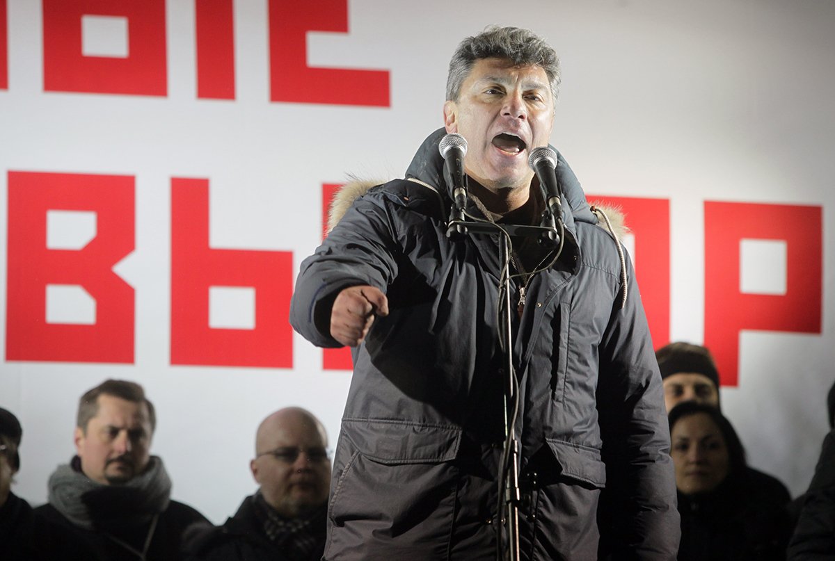 Борис Немцов выступает на митинге оппозиции, выступающей против третьего президентского срока Владимира Путина, Москва, 5 марта 2012 года. Фото: Сергей Чириков / EPA