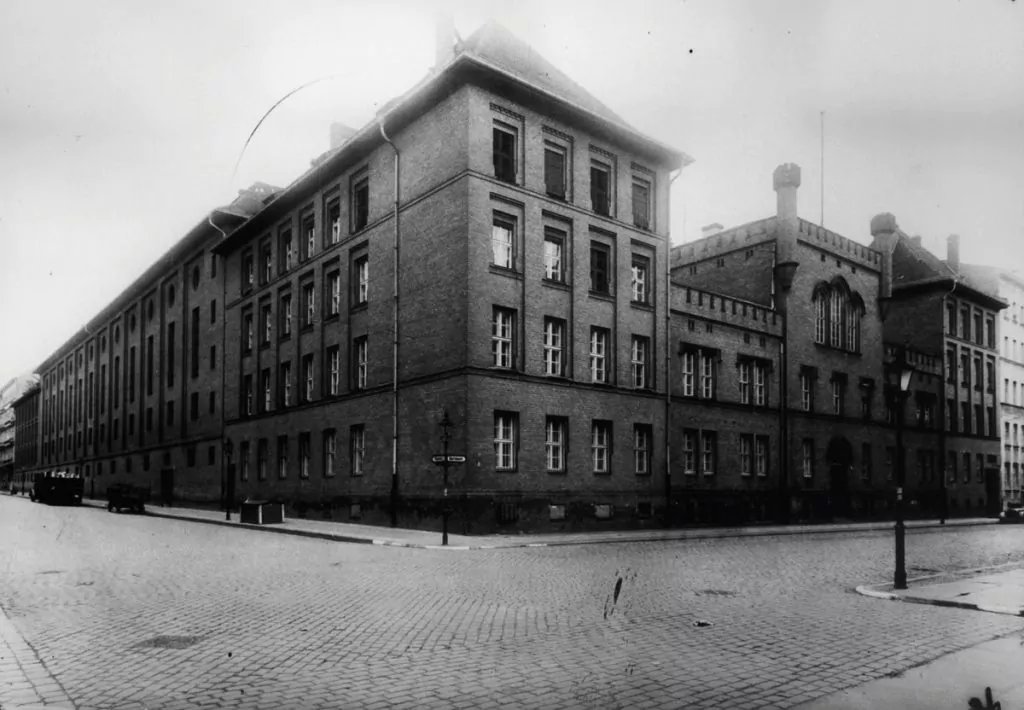 Женская тюрьма на Барнимштрассе, 10. Ныне здания не существует. Фото: FHXB-Museum