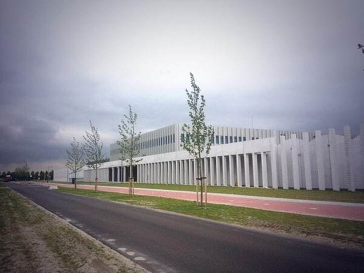 Schiphol Detention Centre — место, где держат под арестом новоприбывших беженцев. Источник: Anna Hooligan