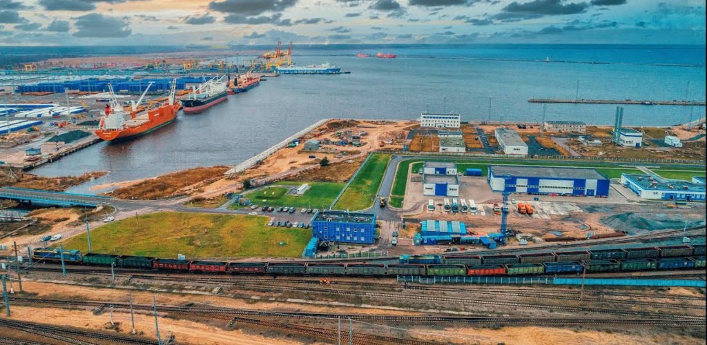 Морской торговый порт «Усть-Луга», на Лужской губе Финского залива. Фото:  Новотранс