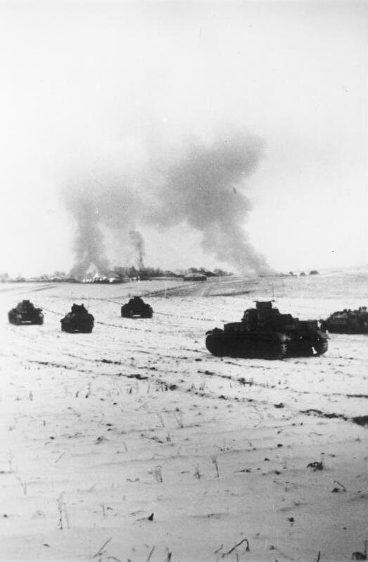 Немецкие танки атакуют советские позиции в районе Истры, 25 ноября 1941 года. Фото:  Wikimedia Commons , CC BY-SA 3.0