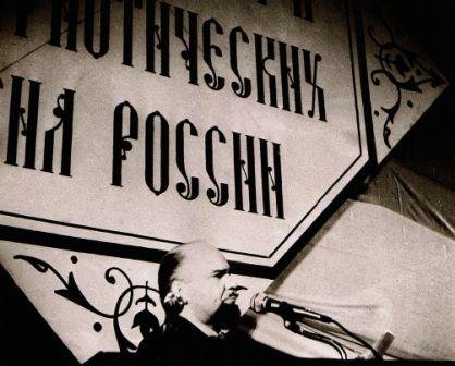 Игорь Огурцов выступает с трибуны Конгресса гражданских и патриотических сил. Москва, февраль 1992 года. Фото:  ВСХСОН