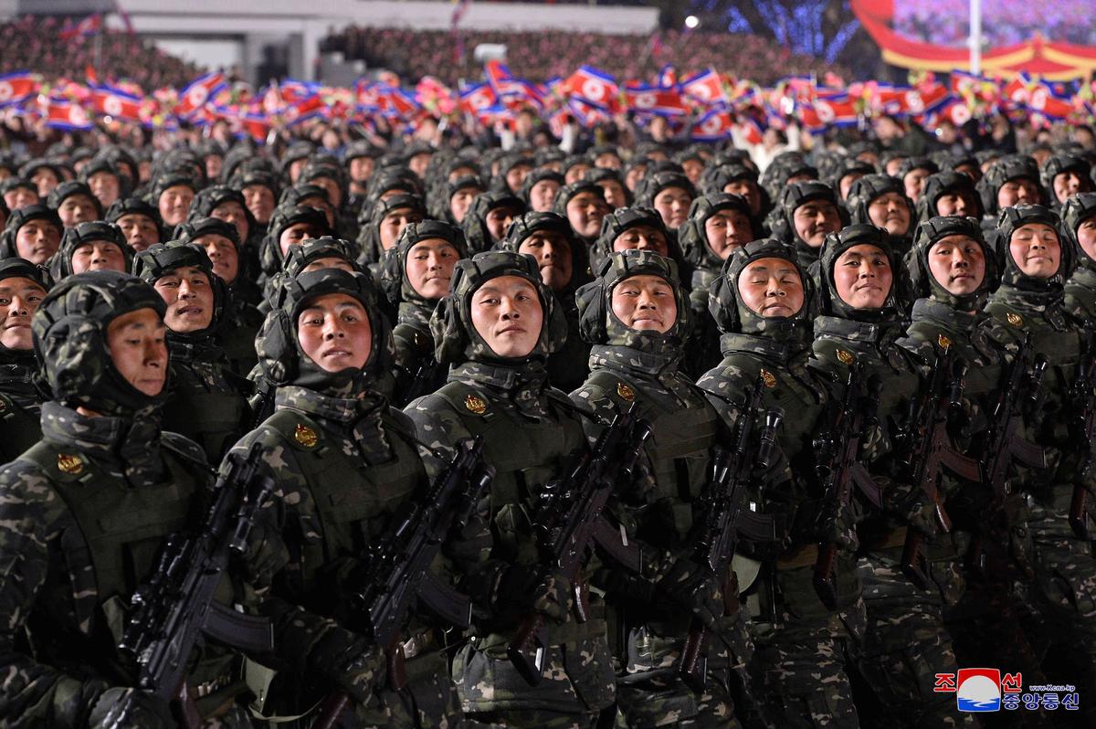 Северокорейские солдаты во время военного парада по случаю 75-летия основания Корейской народной армии, 8 февраля 2023 года. Фото: EPA-EFE / KCNA