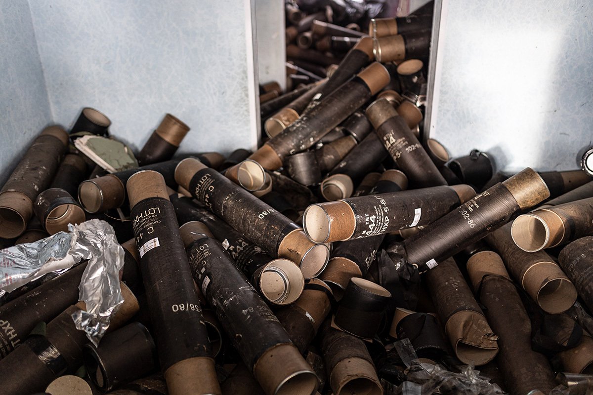 Остатки снарядов на боевой позиции в направлении Кременной, Донецкая область, 22 ноября 2023 года. Фото: Diego Herrera Carcedo / Anadolu / Getty Images