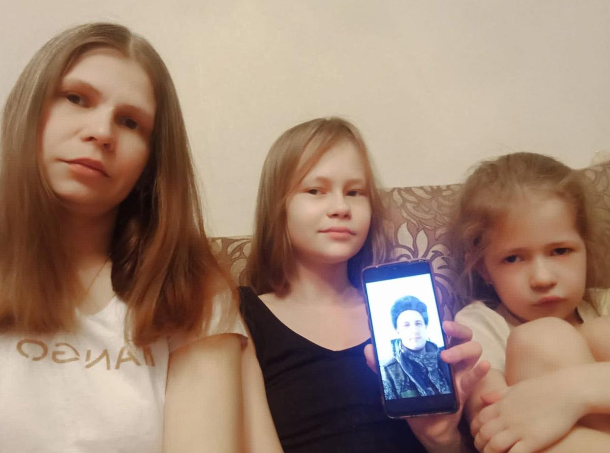 Анастасия Зайнутдинова с дочерьми Варварой и Алисой. Фото из личного архива