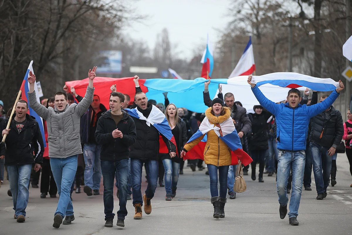 Pro-Russian activists during a rally in Simferopol, 1 March 2014. Photo: Sean Gallup / Getty Images