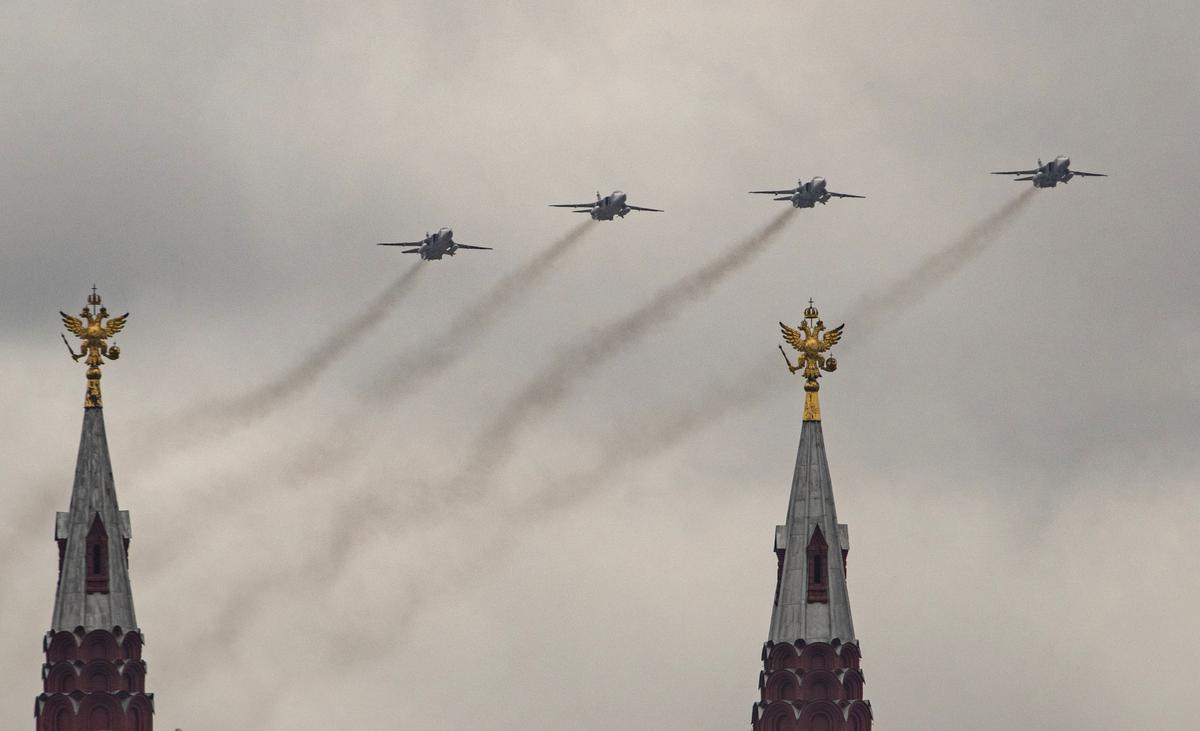 MIG-31K supersonic interceptor aircraft perform a fly-by over the Kremlin towers on Victory Day, Moscow, 9 May 2021. Photo: EPA-EFE / SERGEI ILNITSKY