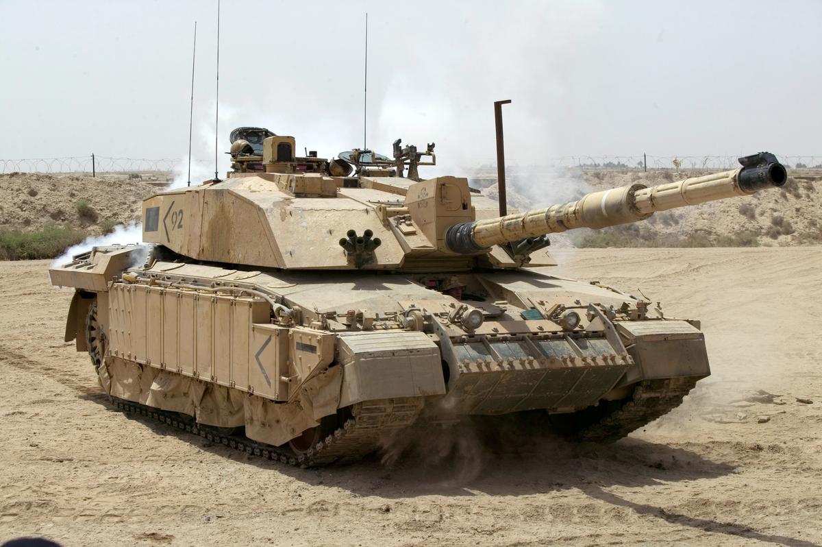 Боевой танк Challenger 2 в Ираке, 2003 год. Фот:  Wikimedia Commons , Graeme Main/MOD, OGL v1.0