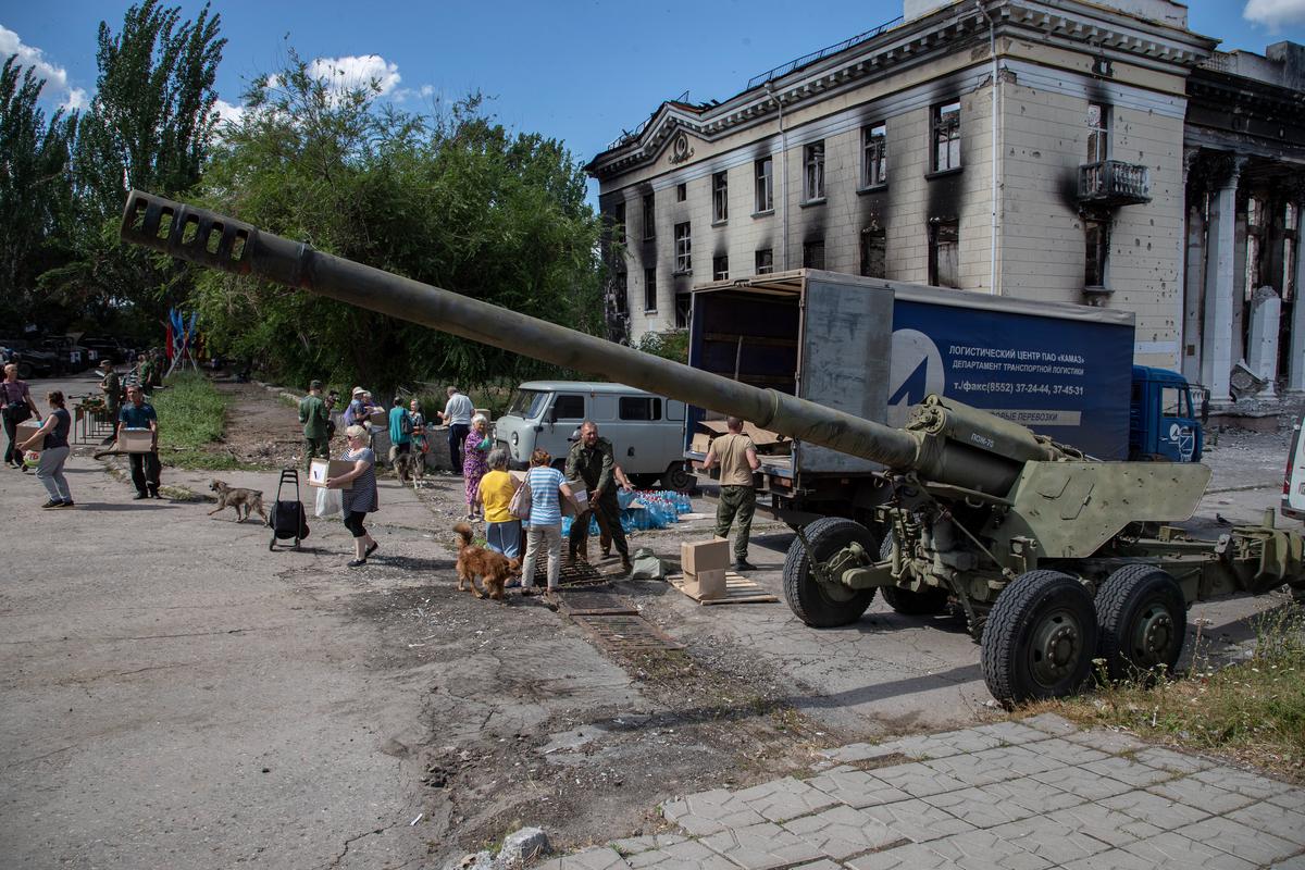 Лисичанск, после захвата российскими военными, 12 июля 2022 г. Фото: EPA-EFE/SERGEI ILNITSKY