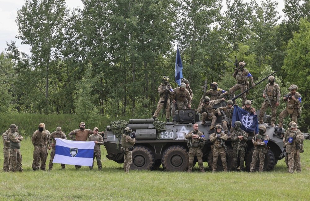 Members of the Russian Volunteer Corps and Freedom of Russia Legion hold a meeting with the media not far from the Ukraine-Russia border in Kharkiv’s area, northeastern Ukraine, 24 May 2023, amid the Russian invasion. Photo: EPA-EFE/SERGEY KOZLO