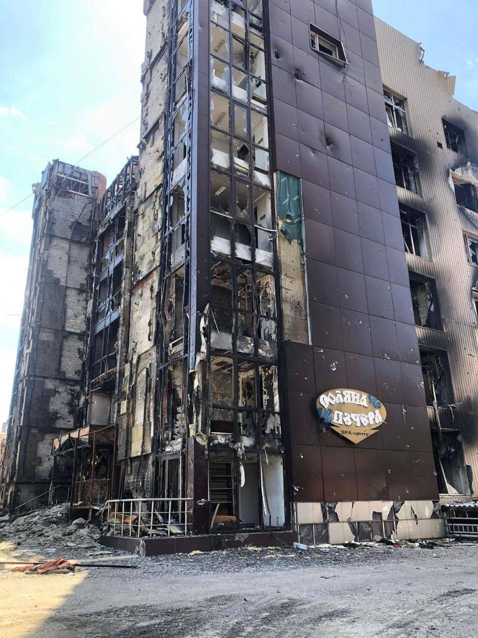 Здание сгоревшего бизнес-центра «Шоколад», публикация от 11 июля. Источник:  Telegram