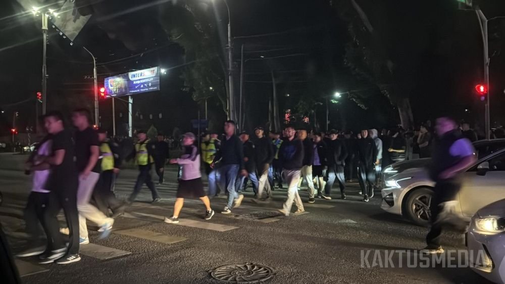 Протесты в Бишкеке в ночь с 17 на 18 мая. Фото:  Kaktus Media  / Telegram
