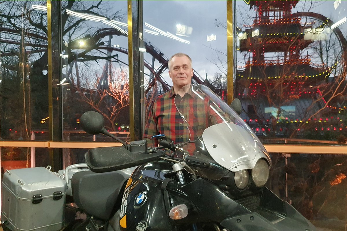 Йенс Альструп в центре Копенгагена со своим «военным» мотоциклом. Фото: из личного архива Йенса Альструпа